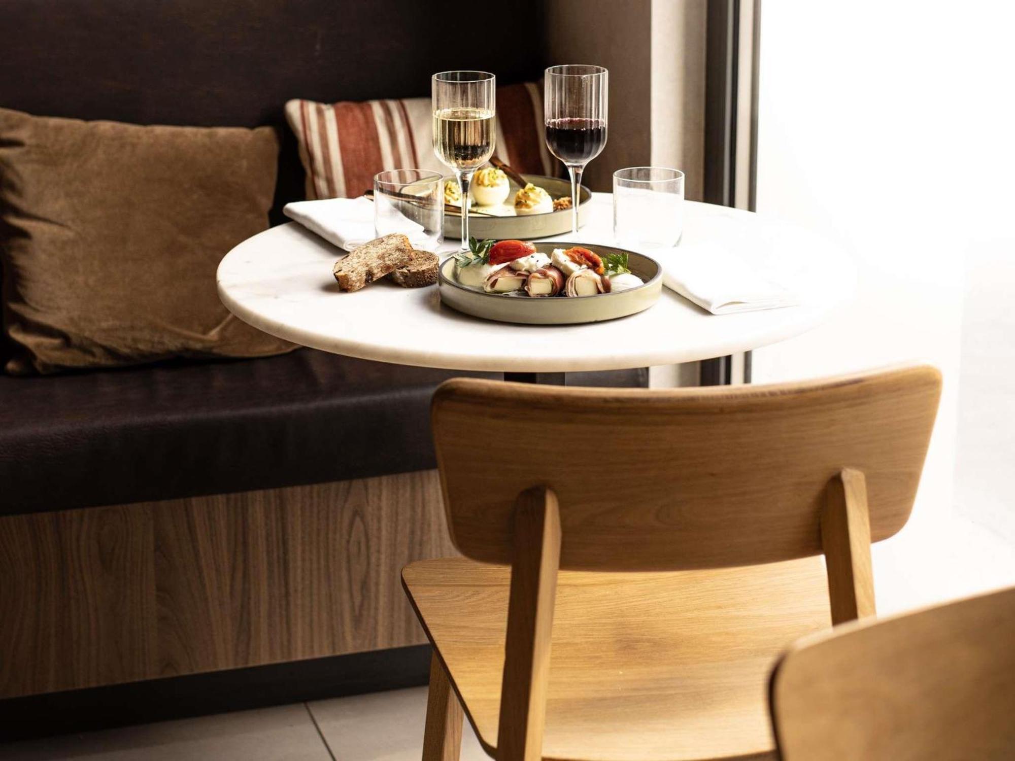 Novotel 20 Belleville Hotel 4*